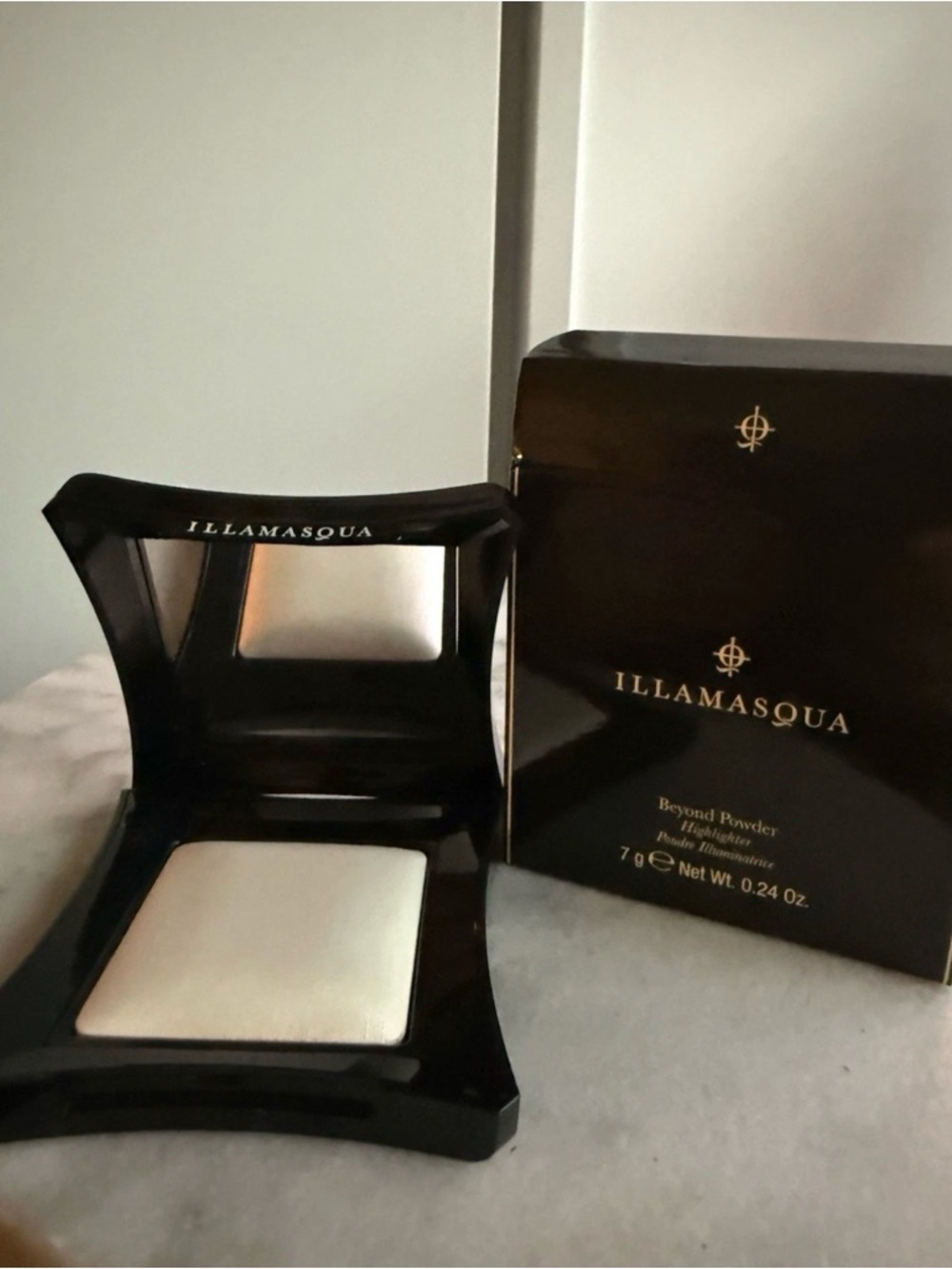 Illamasqua Beyond Powder Highlighter - Daze